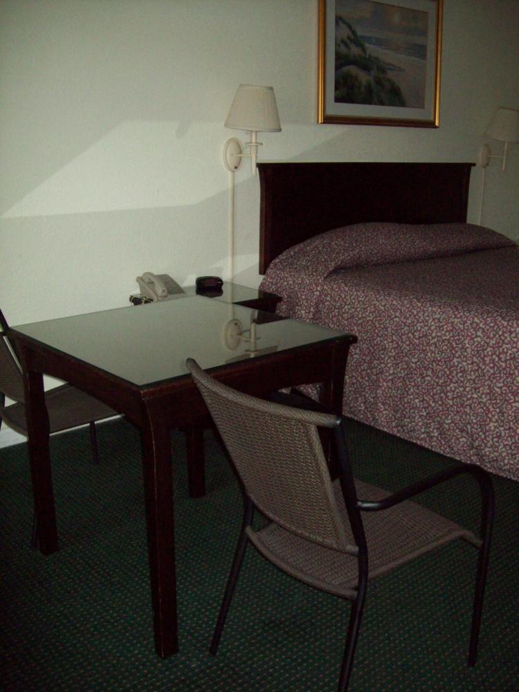 King Room - Non-Smoking interior